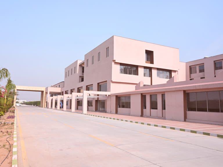 द कोणार्क अकादमी में विद्यालय भवन